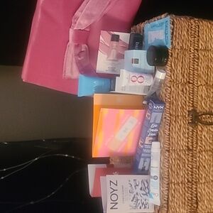 Cosmetic bag with samples